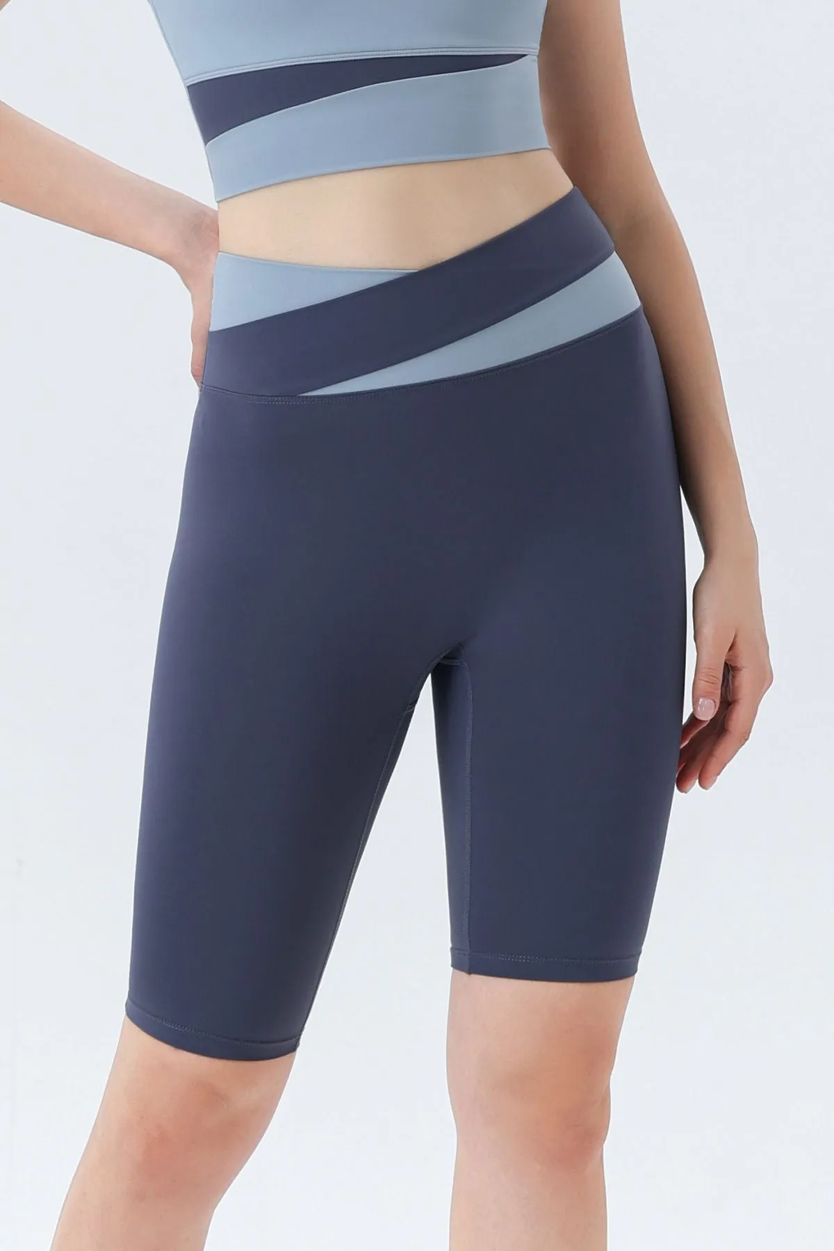 Color-block Crossover Biker Shorts
