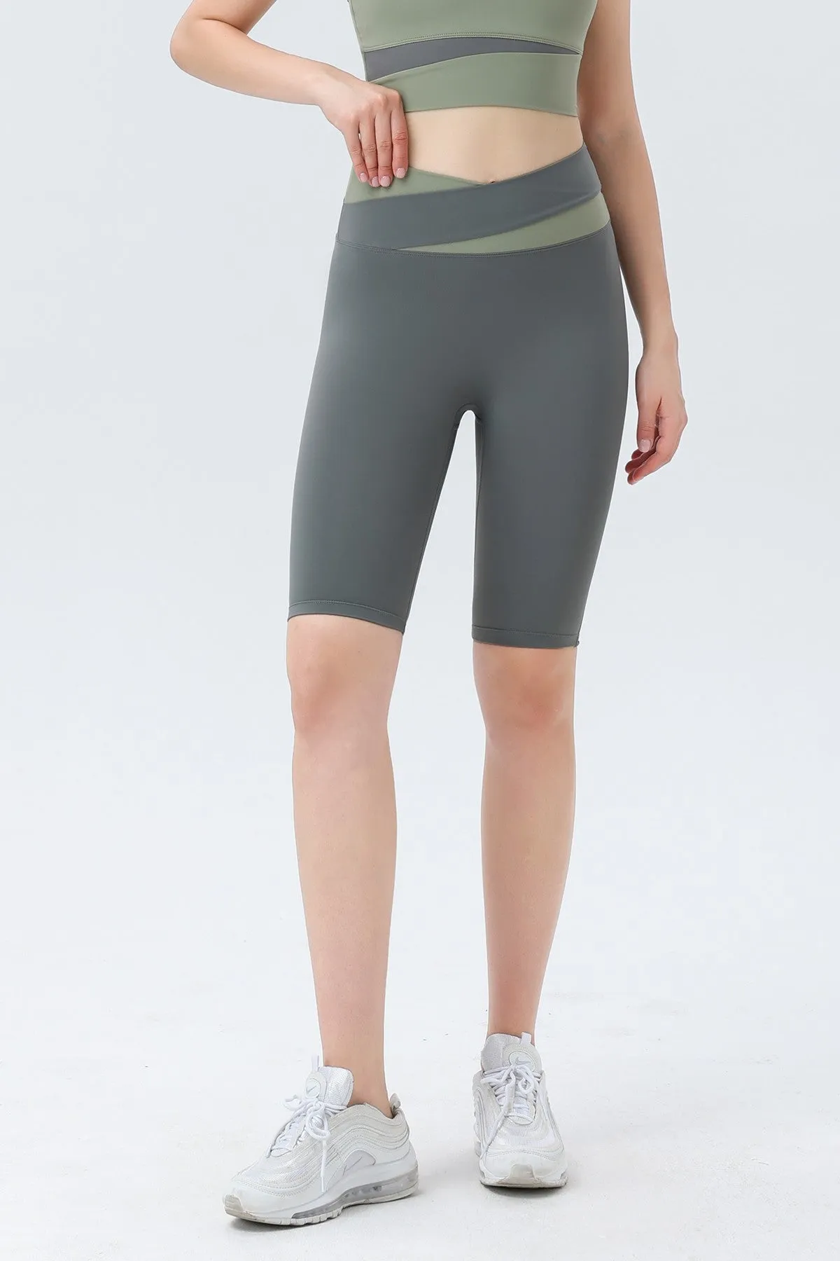 Color-block Crossover Biker Shorts