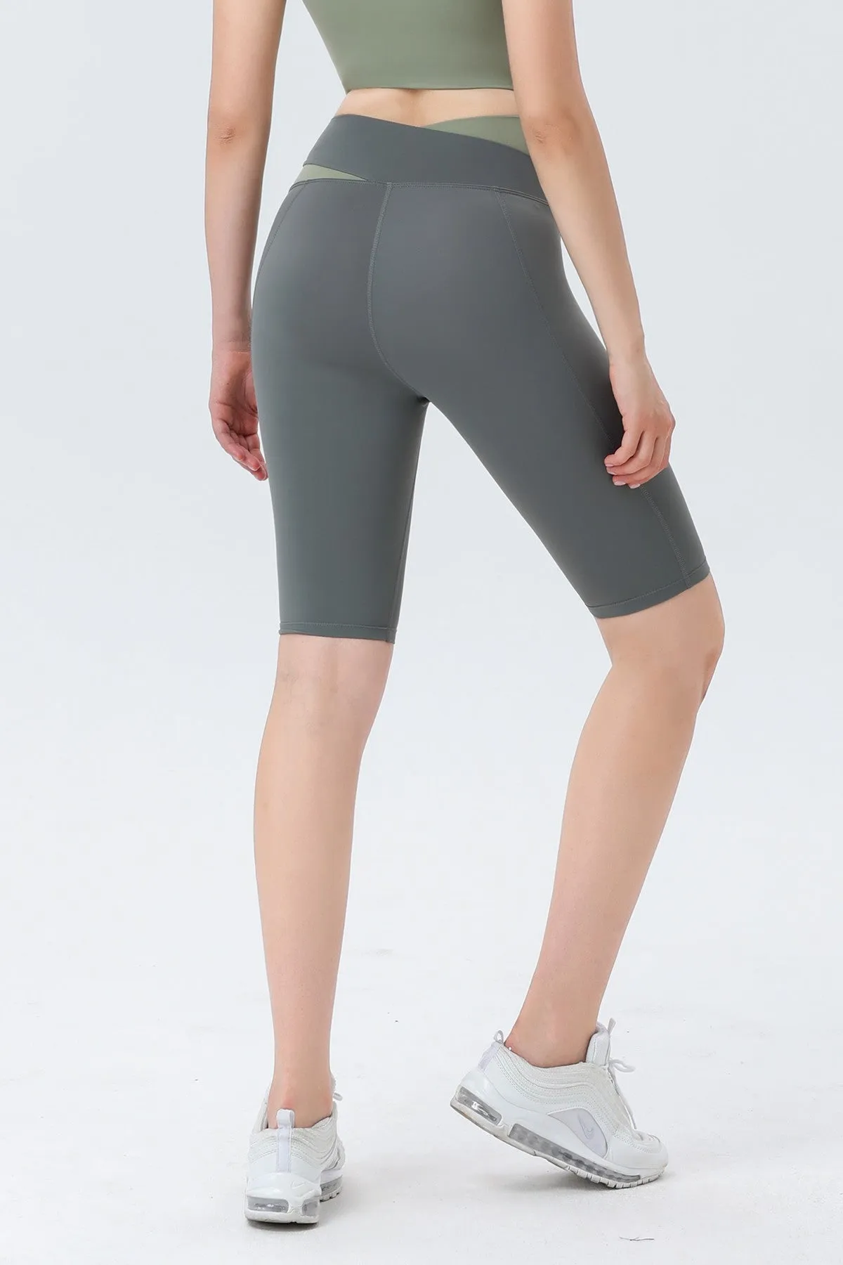 Color-block Crossover Biker Shorts