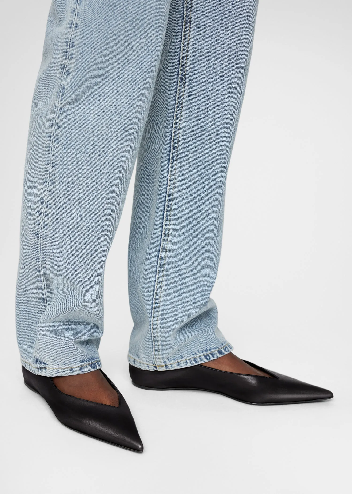 Leather asymmetric ballerinas black